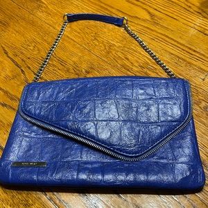 Nine West blue bag w/silver chain strap.  Snap closure.  Good condition.